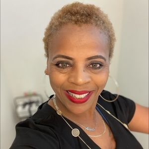 Meet your Posher, Angela